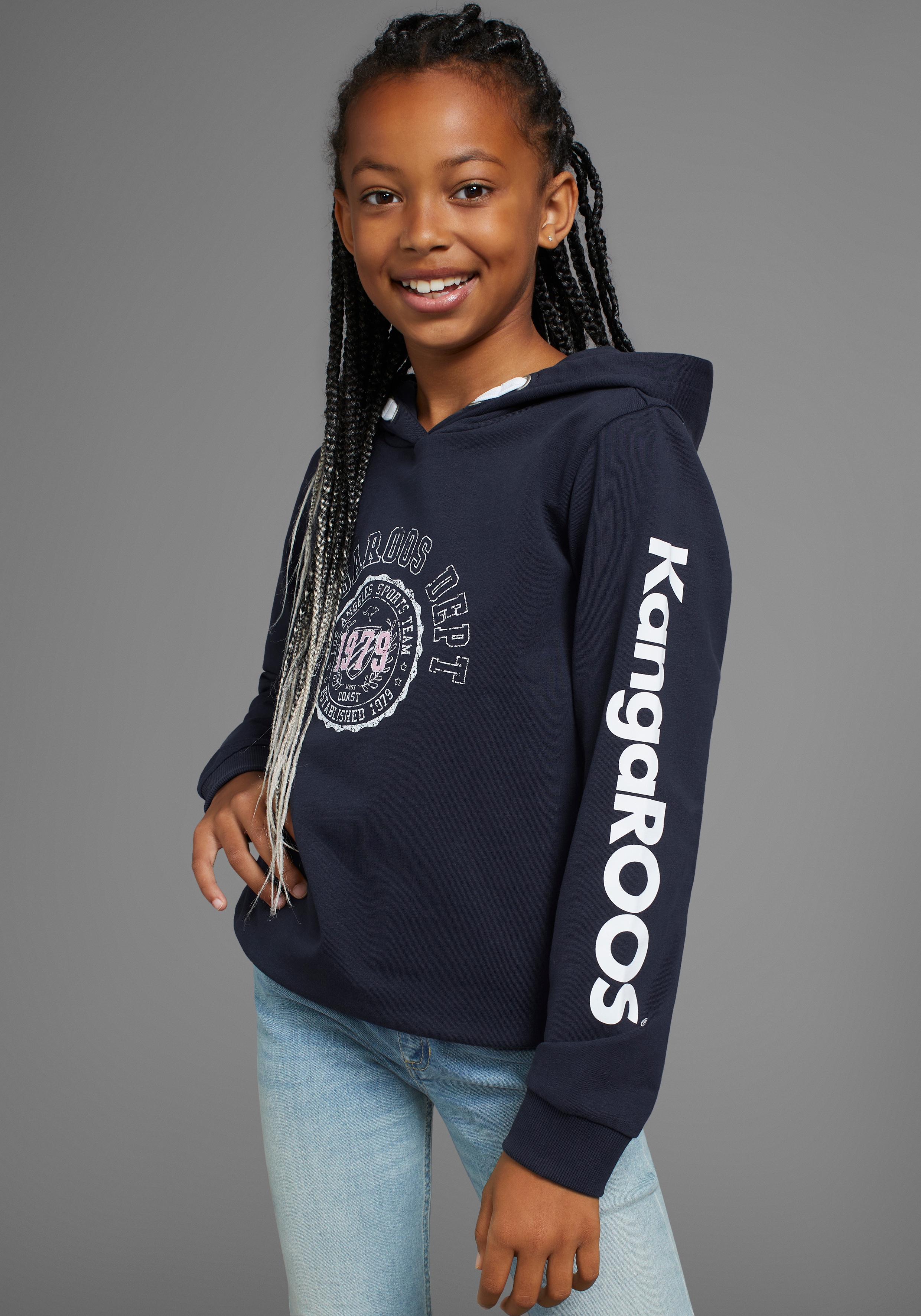 Kapuzensweatshirt KANGAROOS "Logo-Print", Mädchen, Gr. 176/182, blau (marine), Sweatware, Obermaterial: 100% Baumwolle. Kapuzenfutter: 100% Baumwolle, bedruckt, Modisch, Basic taillenbedeckt, Sweatshirts, in weicher Qualität für Mädchen Image