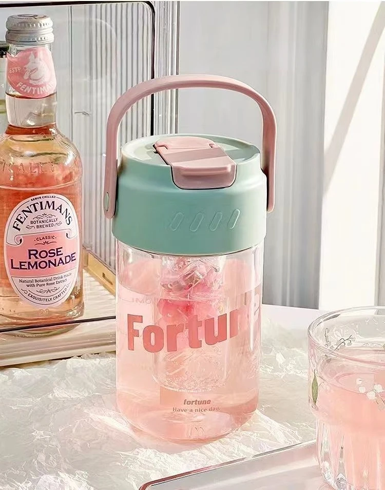 Blumentee-Plastikbecher, großes Fassungsvermögen, tragbarer Wasserbecher, Sport-Strohhalmbecher, Teetrennwand für Studenten Image