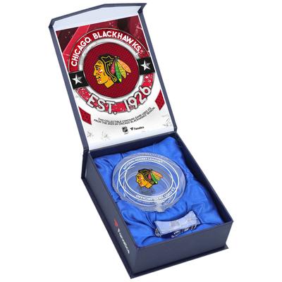 Chicago Blackhawks Crystal Puck – gefüllt mit Heimeis aus der Saison 2023-24 Image