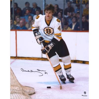 Signiertes Eiskunstlauffoto von Bobby Orr von den Boston Bruins, 16 x 20 Zoll, weißes Trikot Image