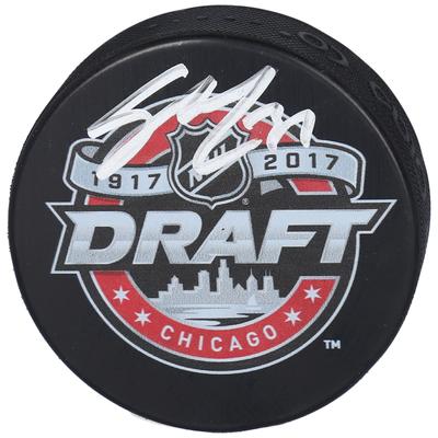 Signierter Hockeypuck mit Logo der Buffalo Sabres von Casey Mittelstadt aus dem NHL Draft 2017 Image