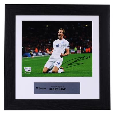 England: Signierter Torjubel-Druck von Harry Kane, 20,3 x 25,4 cm, gerahmt Image
