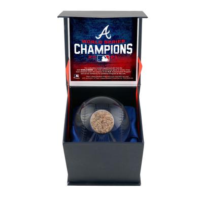 Atlanta Braves 2021 MLB World Series Champions Crystal Baseball mit beim Spiel verwendetem Schmutz Image