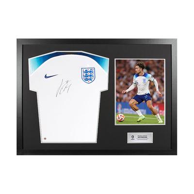Auf der Rückseite signiertes und als Held gerahmtes UEFA-Heimtrikot 2022–23 von Jack Grealish mit Nummern im Fan-Stil Image