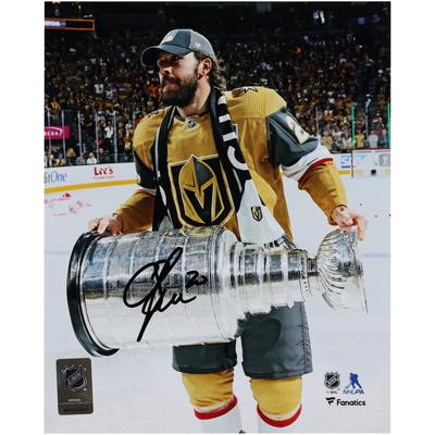 Chandler Stephenson, Vegas Golden Knights, signiertes Stanley Cup-Siegerfoto 2023, 20,3 x 25,4 cm, Raising Cup Image