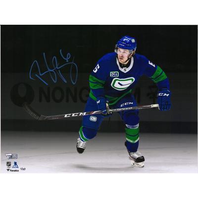 Brock Boeser Vancouver Canucks signiertes 11" x 14" blaues Alternativtrikot Skating Spotlight Foto - Limitierte Auflage von 20 Image