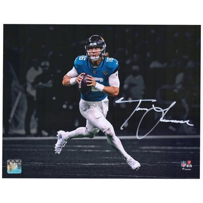Signiertes Spotlight Roll Out-Foto von Trevor Lawrence, Jacksonville Jaguars, 11 x 35,6 cm Image