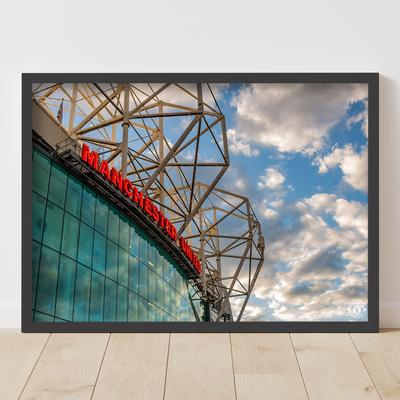 Manchester United Old Trafford Forecourt Sky Gerahmter Druck – A3 Image