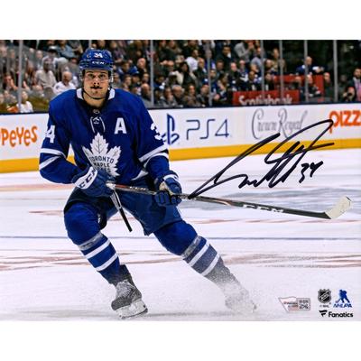 Autogrammfoto von Auston Matthews von den Toronto Maple Leafs (20,3 x 25,4 cm) in blauem Trikot Image