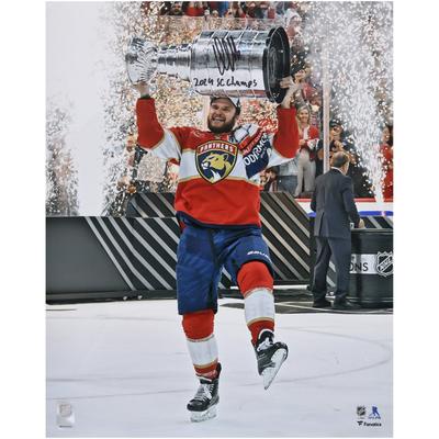 Aleksander Barkov, Florida Panthers, signiertes 2024 Stanley Cup Champions-Foto, 16" x 20" Raising Cup, mit der Aufschrift "2024 SC Champs" Image