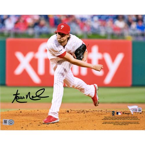 Aaron Nola Philadelphia Phillies signiertes Wurffoto, 20,3 x 25,4 cm