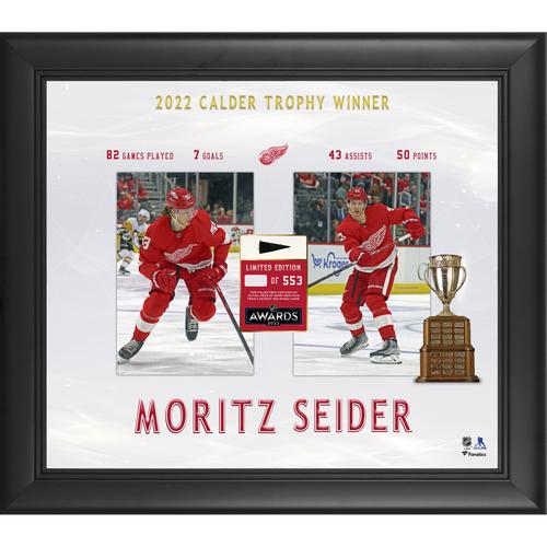 Moritz Seider, Detroit Red Wings, gerahmt, 15 x 17 Zoll, Gewinner der Calder Trophy 2022, mit einem Stück eines im Spiel verwendeten Pucks – limitierte Auflage von 553