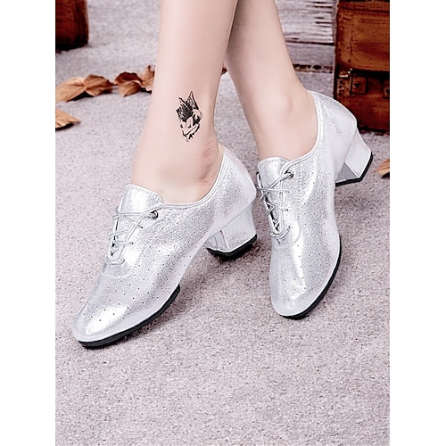 Damen-Tanzschuhe zum Schnüren in Metallic-Silber mit niedrigem Absatz – ideal für Standard- und lateinamerikanische Tanzvorführungen Image
