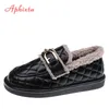 Aphixta Neue Winter Warme Frauen Falts Faulenzer Gold Schnalle 2cm Flache Ferse Beige Schwarz Warme Pelzigen Slip-auf schuhe Frau Kurze Stiefel