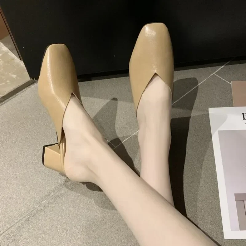 Baotou halbe Hausschuhe Frauen Sommer neue Oberbekleidung Mode einfarbige quadratische Zehen dicke Ferse hochhackige Damenschuhe Image