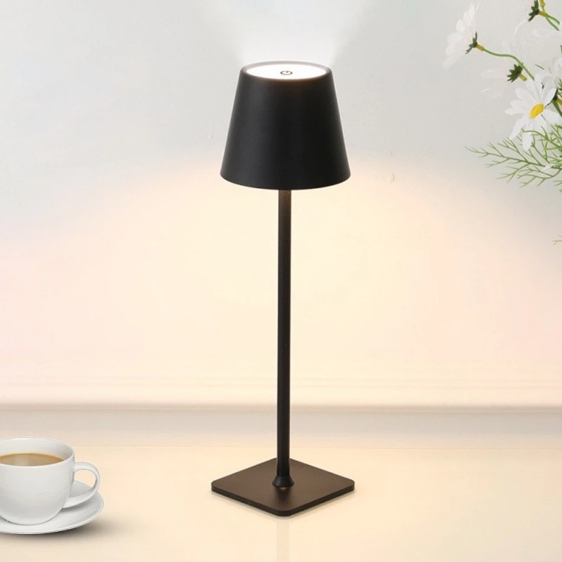 Lampes de bureau Lampe de table LED 3 couleurs Veilleuse Tactile Gradation Protection des yeux Lampes à prise USB pour lampe de table d'étude Lumière latérale de lit