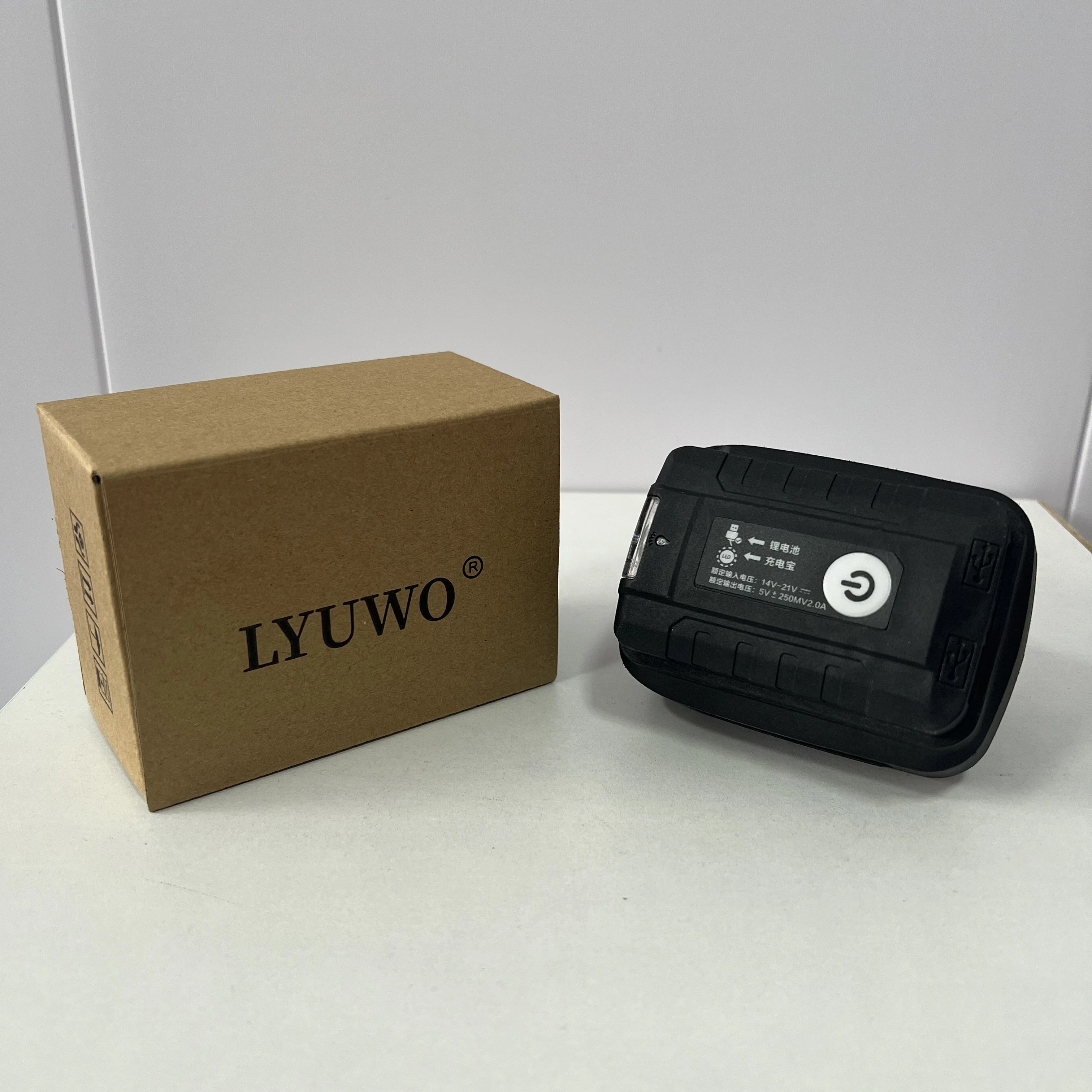 Geeignet für die Umwandlung von 20-V-Lithiumbatterien, eine langlebige und beleuchtete Power bank für Mobiltelefone und ein mobiles Dual-USB-Netzteil Image