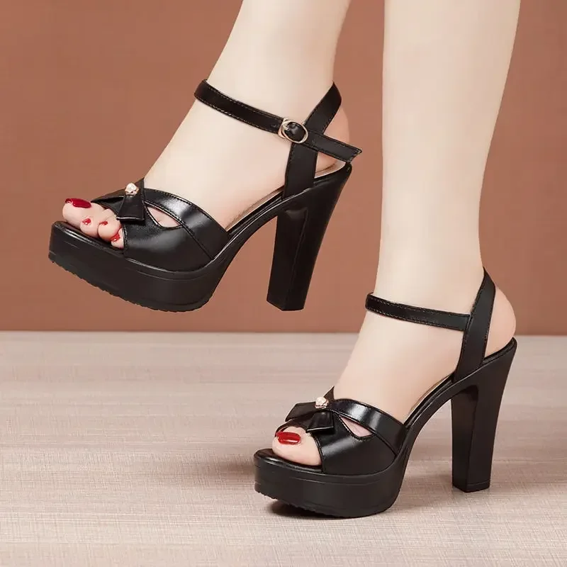Kleine Größe 32–43, elegante Schleife, weiches Leder, Plateauschuhe, Sommer 2022, Damen-Block-High-Heels-Sandalen für Büro, Modell, Hochzeit
