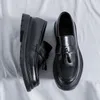 Marke Luxus Quaste Slipper Kleid Schuhe Männer Schuhe schwarz britischen Stil Mokassin dicken Boden