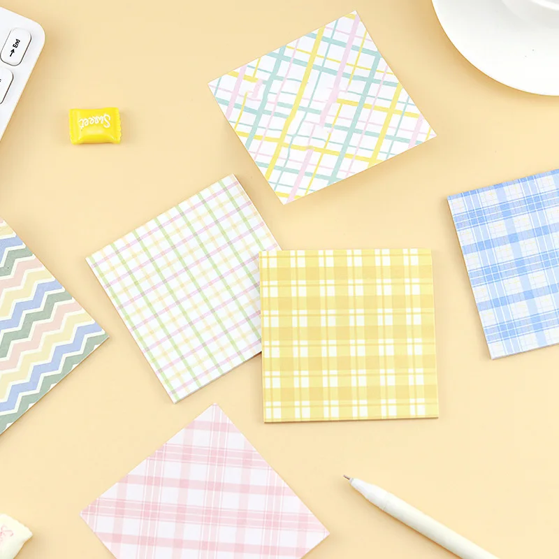 Gewellte karierte Textur kleine Stimmung Haft notiz Student Nachricht Memo Papier block Image