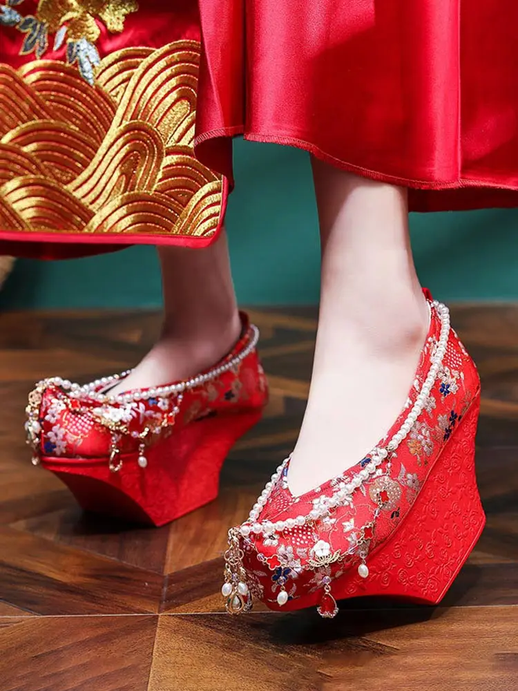 Hanfu Schuhe rot Blumentopf Boden Schuhe Kiefer Kuchen Boden Palast Gitter Schuhe Zhen Huan Yuanbao Boden Schuhe Qing bestickte Schuhe
