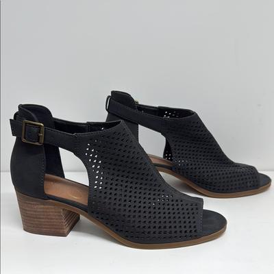 Jessica Simpson Shoes | Clarks Black Peep Toe Sandals | Color: Black | Size: 8