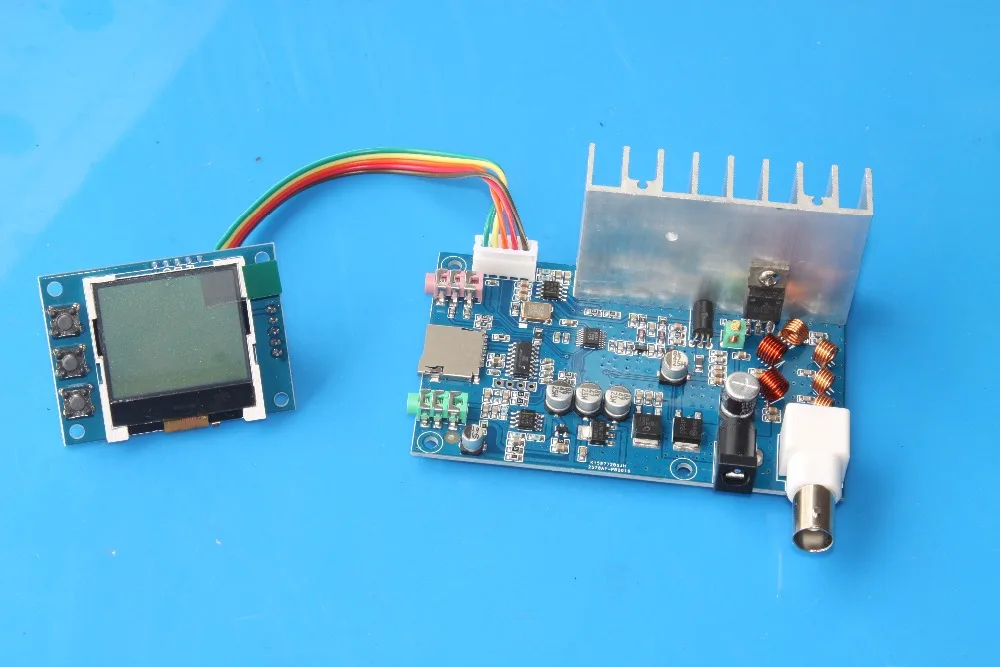 Kit FAI DA TE FM 5W 76 M-108 MHZ PLL FM stereo trasmettitore suite di kit FAI DA TE 7W massima frequenza di alimentazione volume regolabile con DISPLAY LCD Monitor