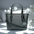 Borsa tote piccola da viaggio Michael Kors Ole Jet Set - PVC da donna con design monospalla