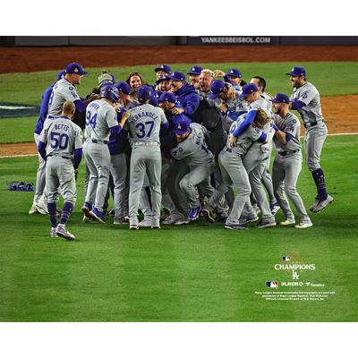 Los Angeles Dodgers – unsigniertes Dogpile-Foto der World Series Champions 2024 Image
