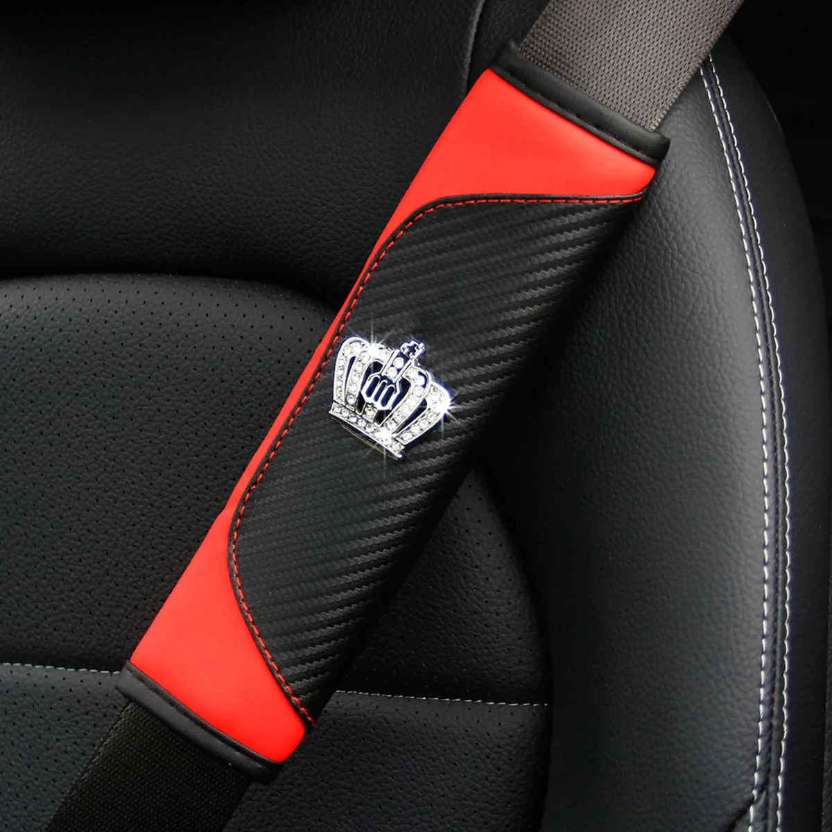Ein mit Diamanten besetzter Krone aus PU-Leder aus Kohlefaser für Autos, Sicherheitsgurt aus Kohlefaser, Schulterschutz, Autopolsterung Image