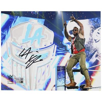 Von LA Knight signiertes Foto – 20 x 25 cm Image