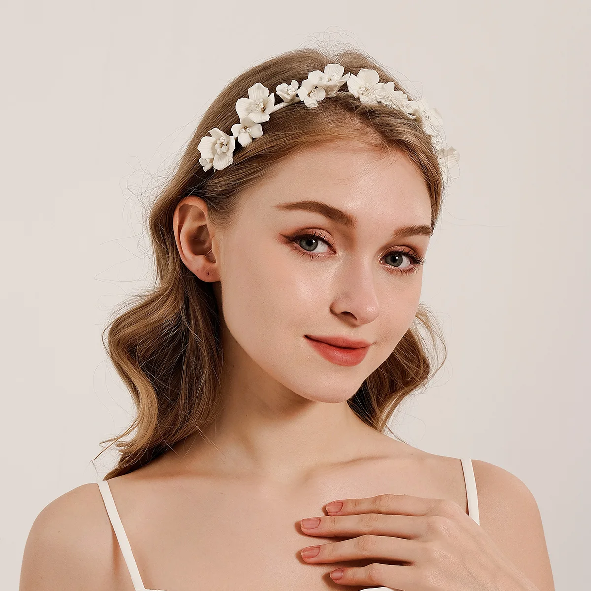Efily Braut Weiße Blume Haarband Fee Mori Stirnband Retro Wald Stil Mode Kranz Haarband Braut Hochzeit Zubehör Image