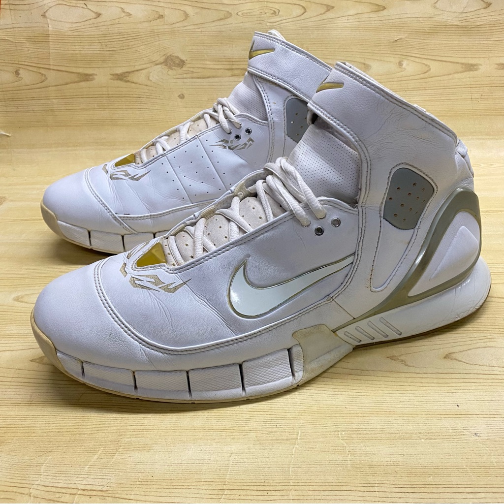 Nike Shoes | Vintage Nike Air Zoom Huarache 2k5 White Leather Basketball Shoes Mens Sz 13 | Color: White | Size: 13