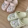 MINISO Hello Kitty Silber-Schuhanhänger-Set, niedliche Cartoon-Kunststoffdekorationen für Clogs und