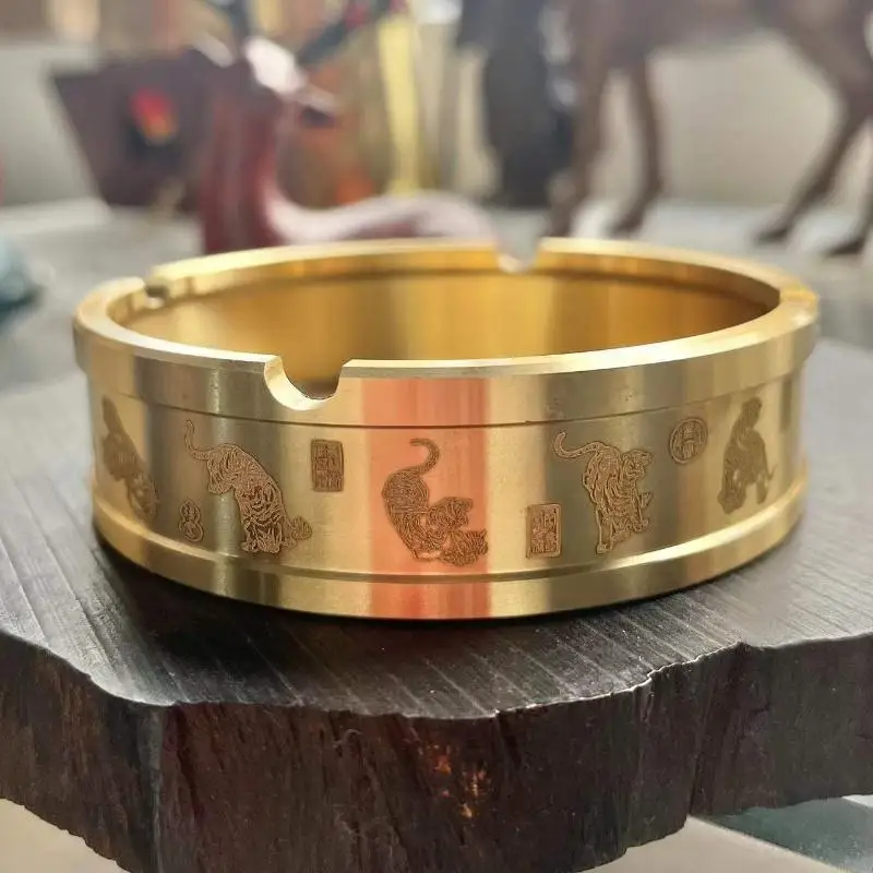 Messing Aschenbecher Home Office Schreibtisch Ornamente Fünf Rinder Senden Segen Aschenbecher Hause Ornamente Geschenk Feuerzeug Zubehör Image