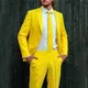 2024 Abiti da uomo gialli di alta qualità Singolo brutto Risvolto casual Set completo Abiti da ballo di fine anno Pantaloni giacca da 2 pezzi