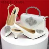 Italienisches Design weiß elegante Damenmode Kristall bogen spitze Zehen Schuhe täglich oder Party