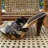 Neue schwarze hohle Design Hausschuhe runde Nieten mattes Leder klobige High Heel Mode sexy Frauen Schuhe Sommer Para Mujere