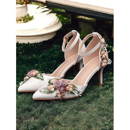 Weiße Braut-Stilettos im D'Orsay-Stil für Damen – spitze Hochzeitspumps mit dreidimensionaler Blumenverzierung für Garten- und kirchliche Hochzeiten Image