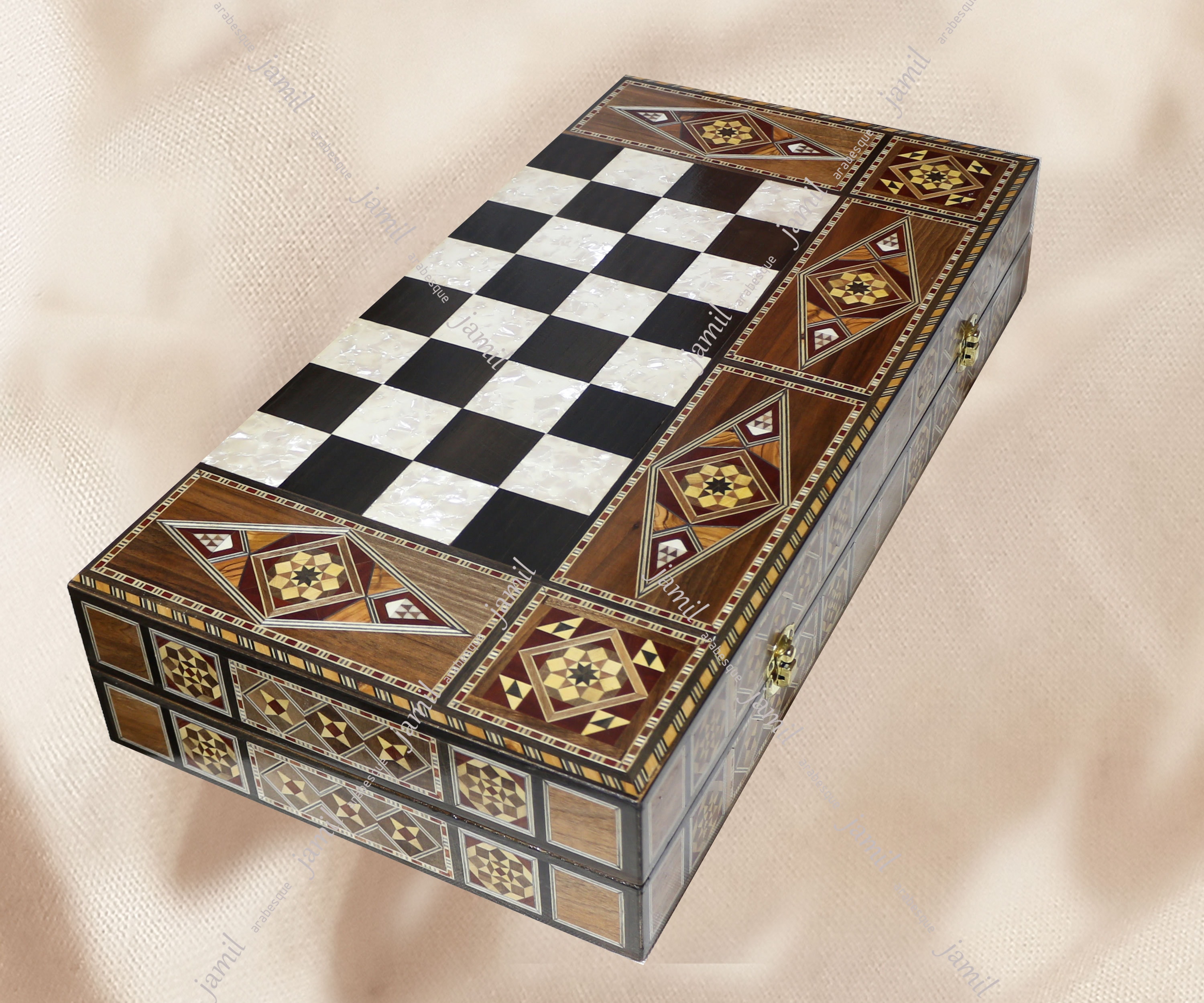 "Set di backgammon e scacchi, scacchiera da 20\" inclusa (scacchiera e backgammon HQ da 20\", pedine per backgammon, dadi)"