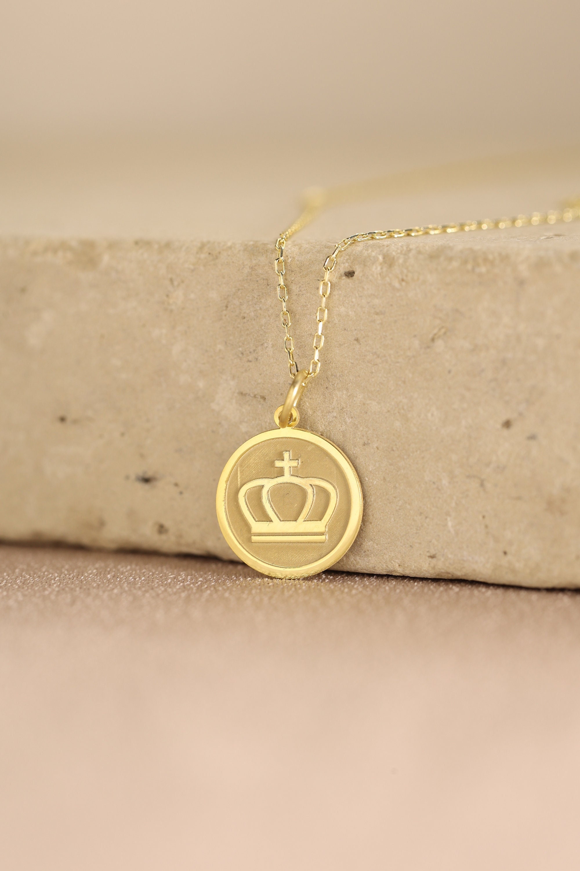 Collana corona in oro massiccio 14k, collana corona croce in oro giallo 14k, collana corona delicata in oro massiccio, corona in oro massiccio 14k, re