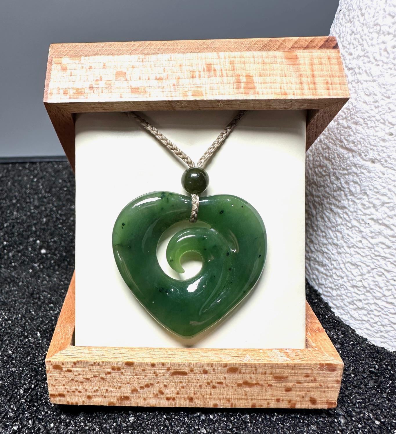 Ciondolo a forma di cuore in giada canadese - Koru - Giada verde - Collana di giada - Collana a forma di cuore - Giada vera