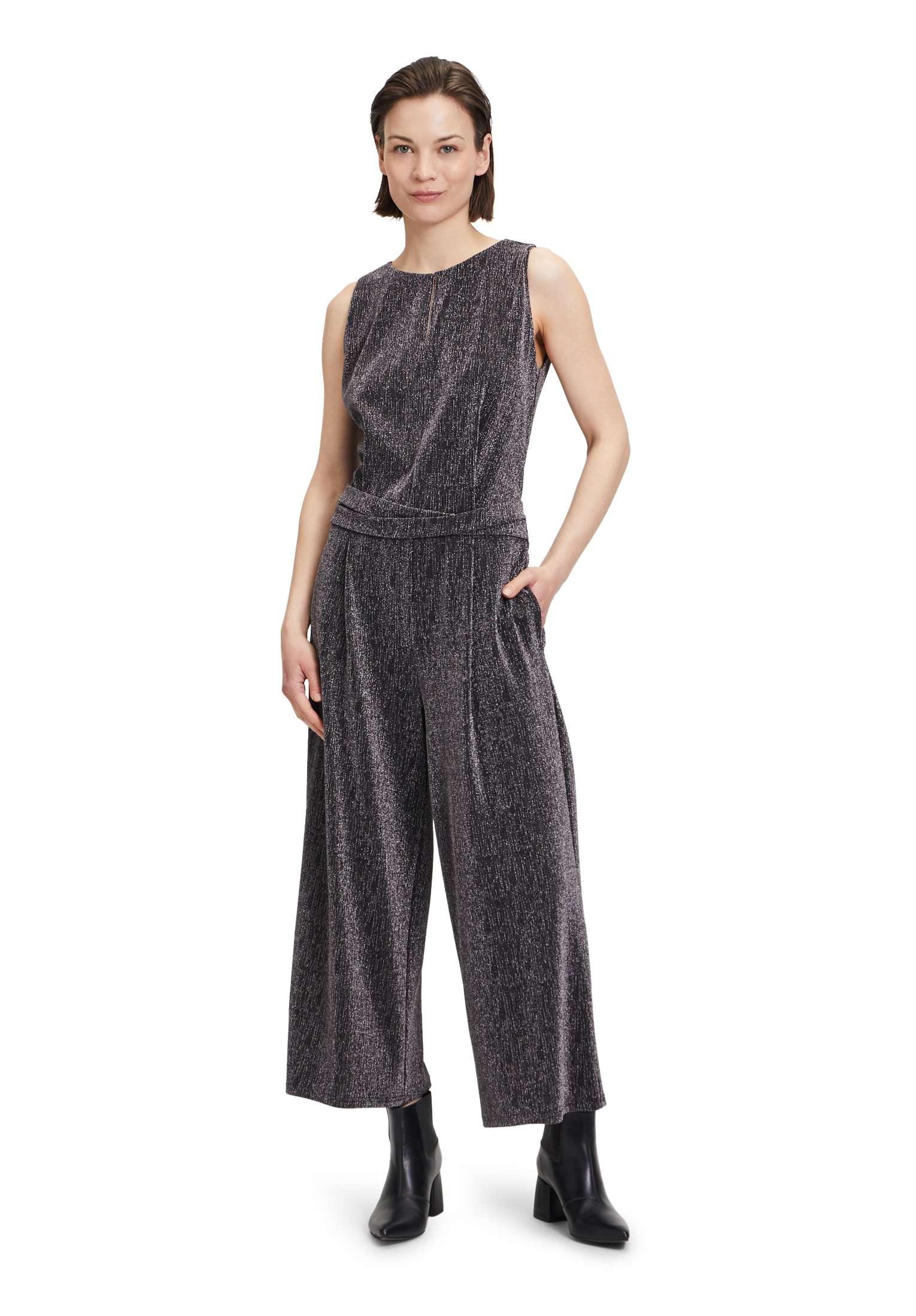 Overall BETTY & CO "Damen Jumpsuit ohne Arm", Damen, Gr. 42, schwarz, Obermaterial: 73% Polyester, 21% Polyester metallisiert, 6% Elasthan. Futter: 100% Polyester., Feminin, tailliert, Rundhals, Overalls, Falten Image