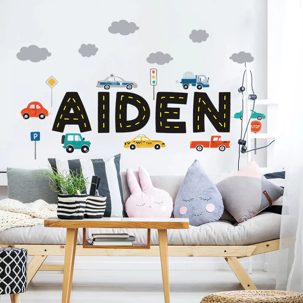 Benutzerdefinierte Name Baufahrzeuge LKW Wandaufkleber Baby Kinderzimmer Kinderzimmer Stadt Autos Gebäude Wandtattoo Spielzimmer Home Decor