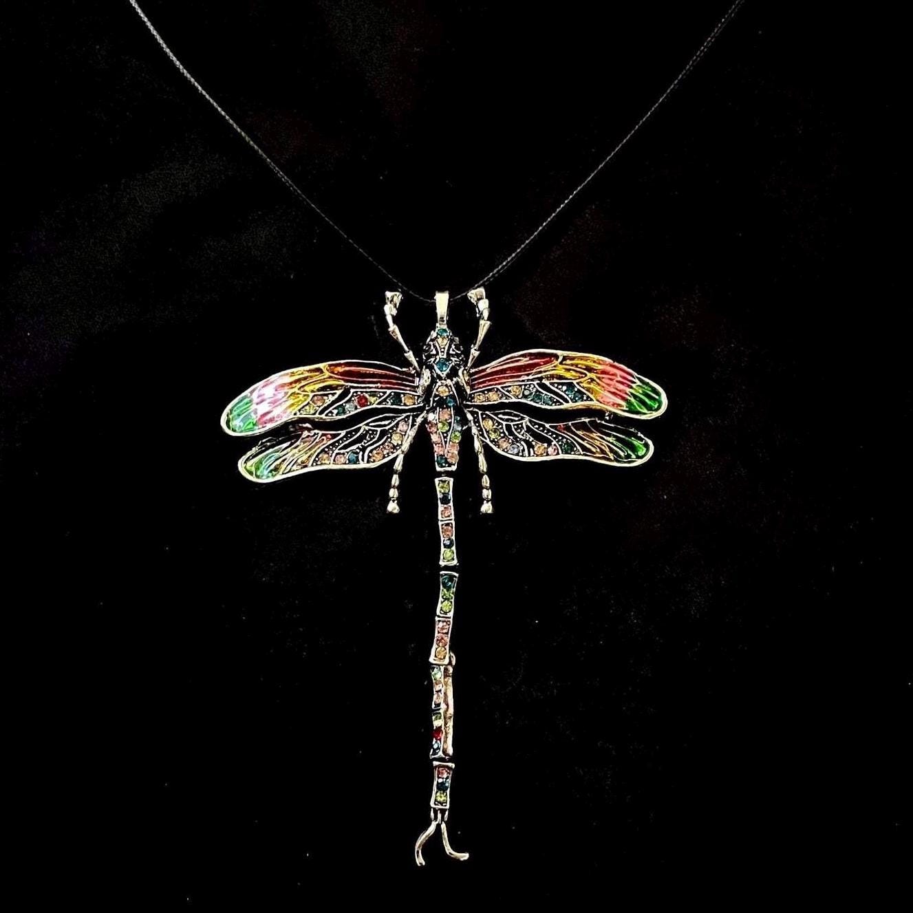 Collana libellula, libellula arcobaleno, coda articolata, libellula scintillante, collana insetto, ciondolo libellula, gioielli libellula