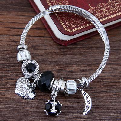 Women's Cuff Bracelet Fancy Moon Heart Stylish Alloy Bracelet Jewelry Black / Pink / Red For Party