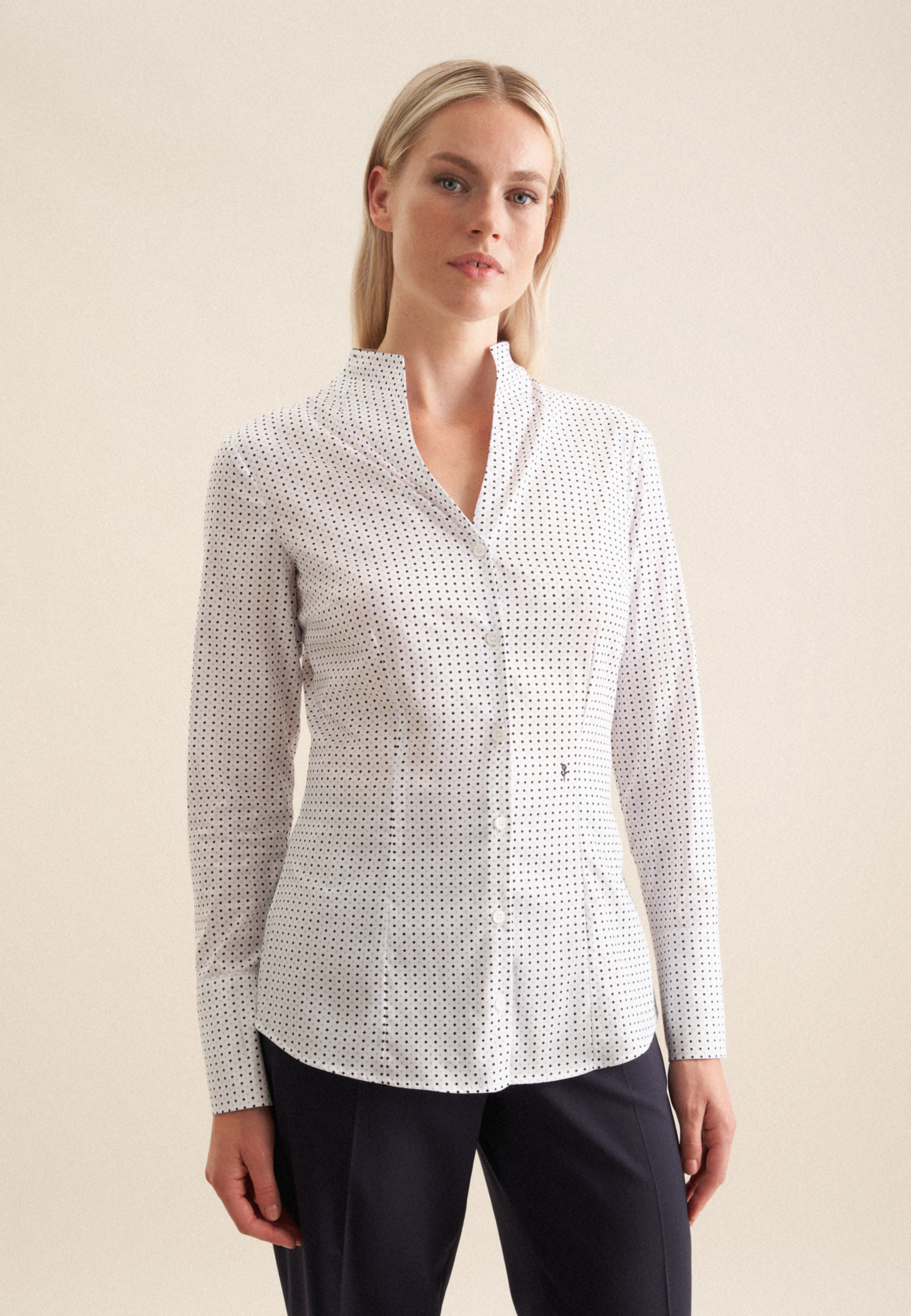 Kelchkragenbluse Damen Weiß Image