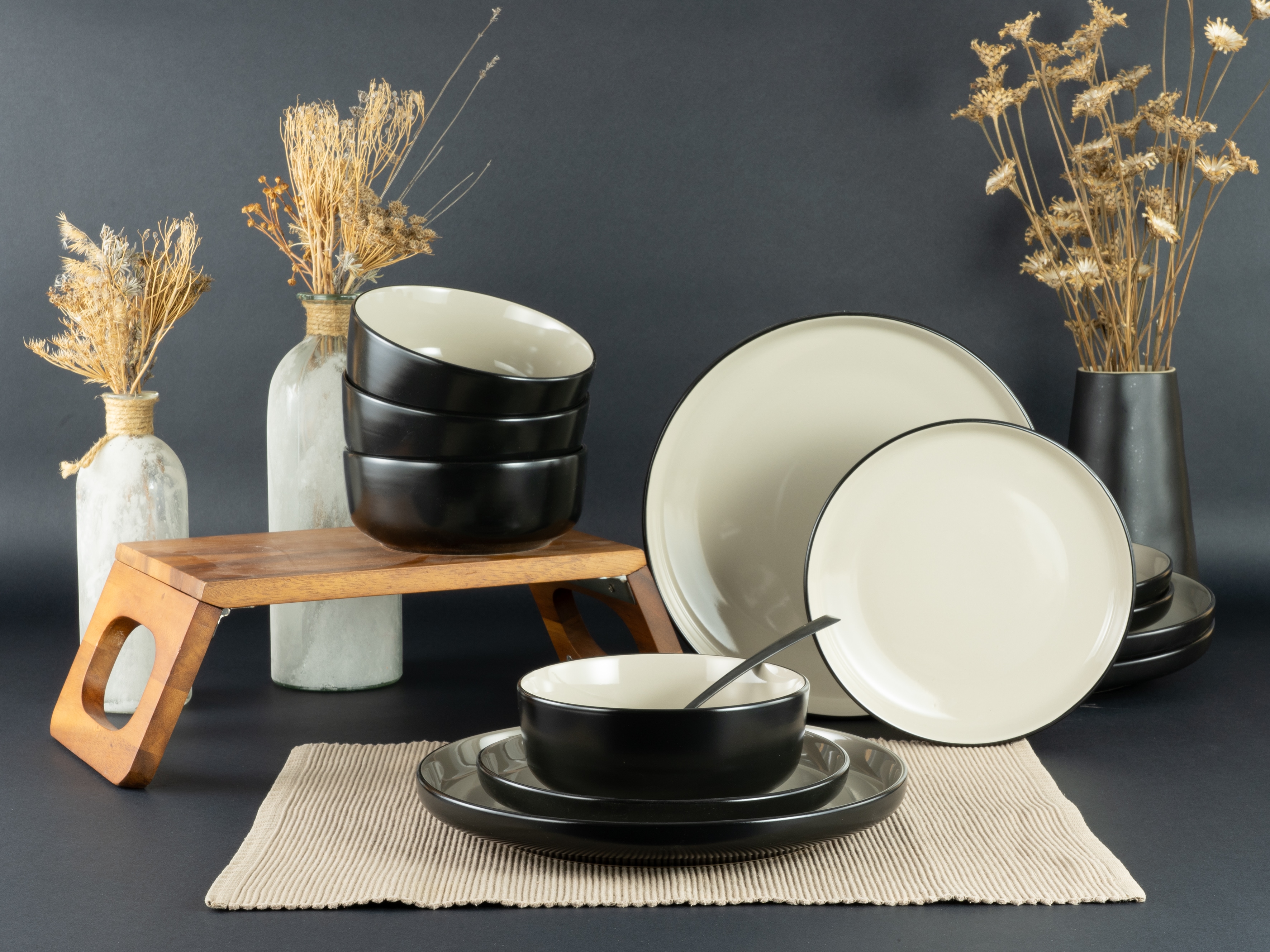 Tafelservice MY HOME "Teller Set, modernes Geschirr-Set, Service Östra Greda", schwarz (schwarz, sand), 12 Stk., Steinzeug, Geschirr-Sets, Tafelservice, hohe Haltbarkeit, spülmaschinengeeignet & mikrowellengeeignet Image