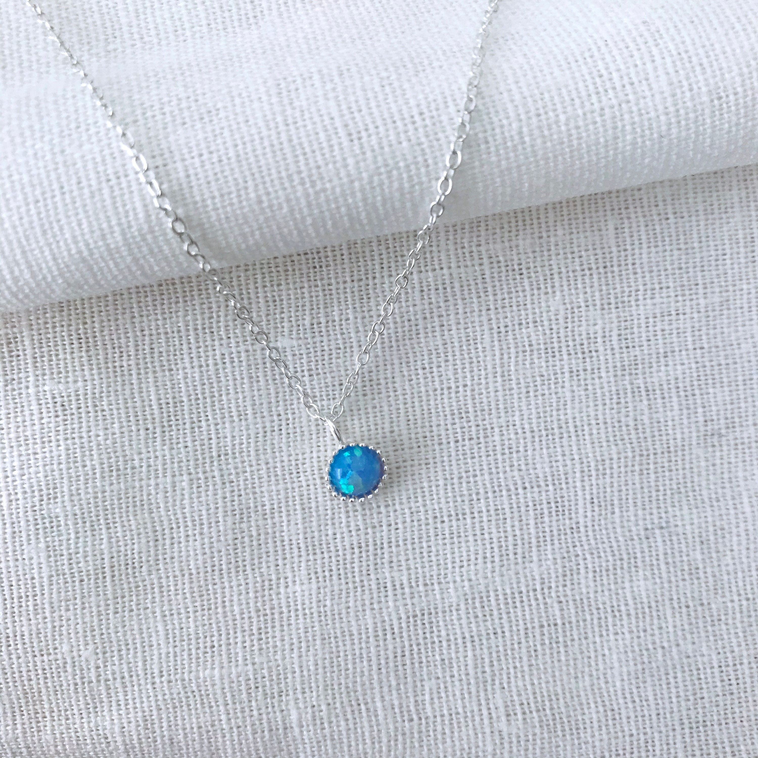 Collana in argento sterling, collana delicata, collana in opale, collana con ciondolo in argento sterling, collana in opale blu, ciondolo, collana con