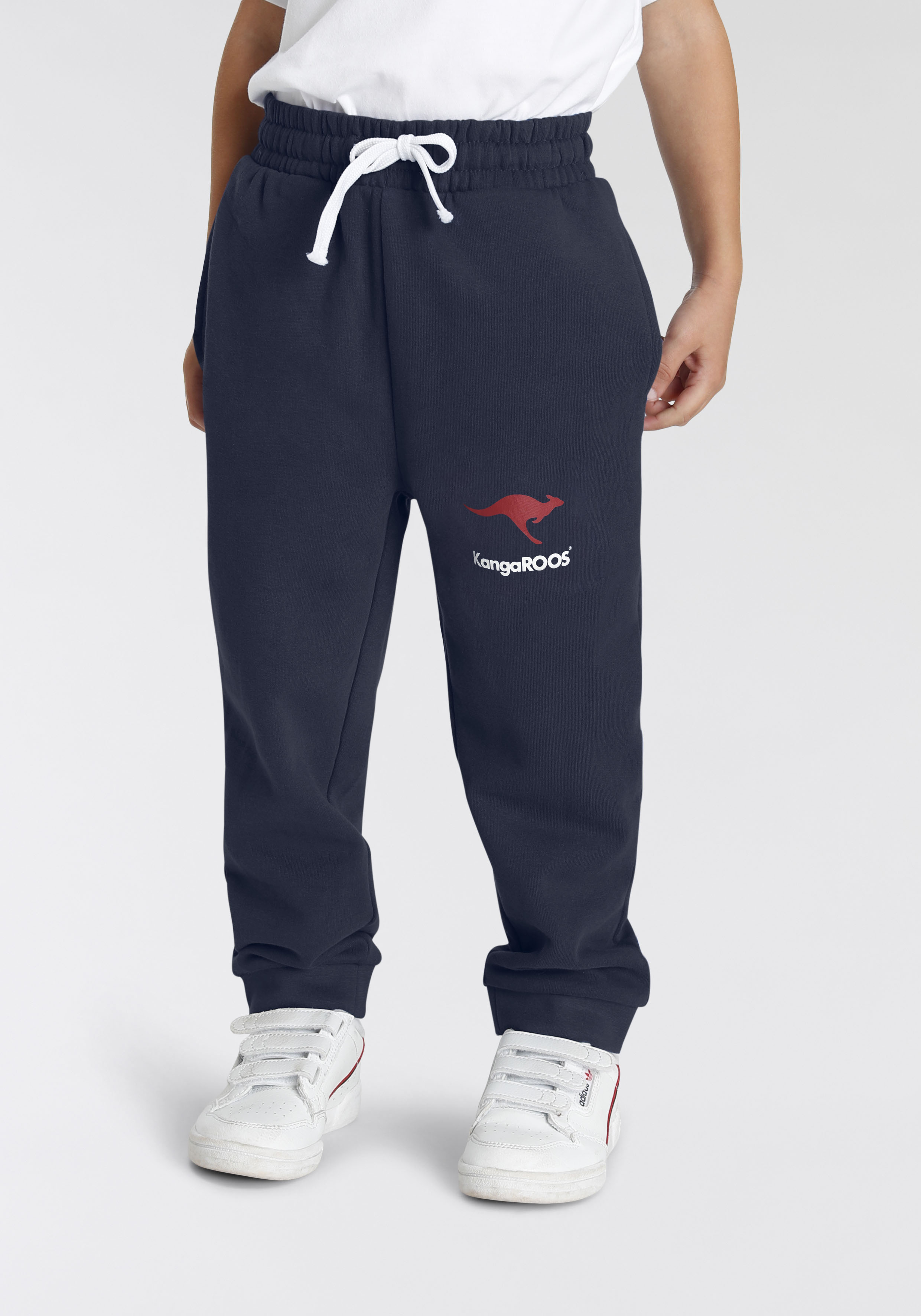 Sweathose KANGAROOS "Jogginghose mit Logo-Print", Jungen, Gr. 140/146, N-Gr, blau (marine), Sweatware;angeraute Sweatware, Obermaterial: 100% Baumwolle, bedruckt, Basic lang, Hosen, Basic für kleine Jungen Image